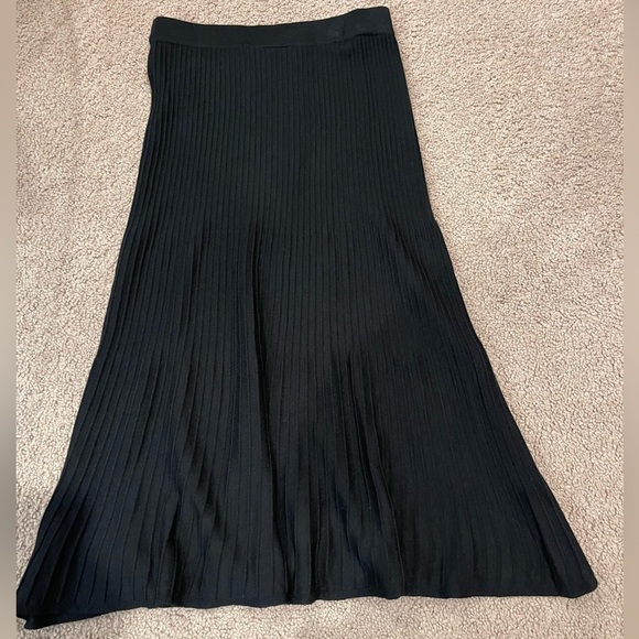 Women's NINETY CLOTHING CO knitted Pleated Maxi Skirt - Picture 7 of 8
